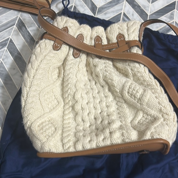 Polo Ralph Lauren wool Cable Knit Bellport Bucket Bag
Medium size ✨RARE ✨ - Picture 7 of 7